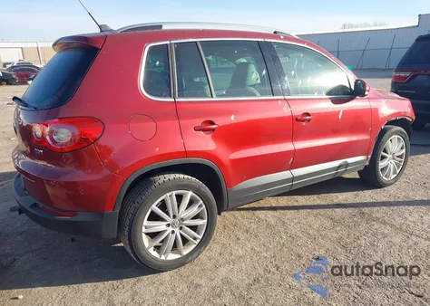 2011 Volkswagen Tiguan Sel z USA, uszkodzony, nr VIN WVGAV7AX8BW001693